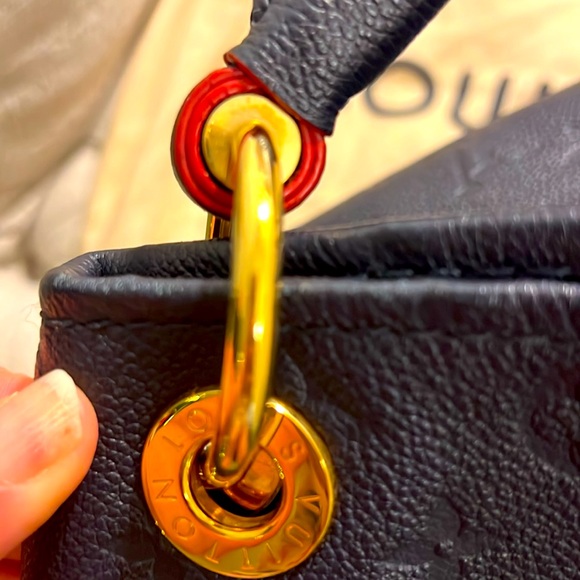 Louis Vuitton Leather Artsy MM Handbag in Navy - Picture 11 of 16